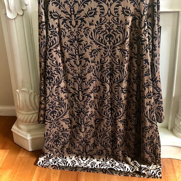 ⭐️🖤 UNIQUE 🖤⭐️ NWT eci Velvet Bell Sleeve Dress - Picture 9 of 14